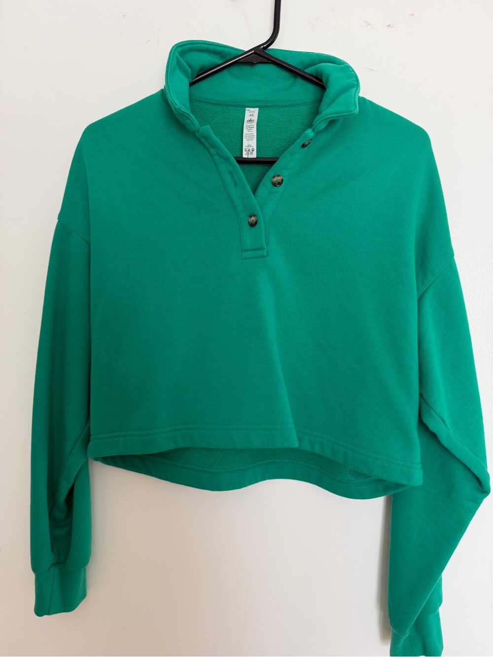 ALO Yoga Emerald Green Cropped Button Mock-Neck Sweatshirt